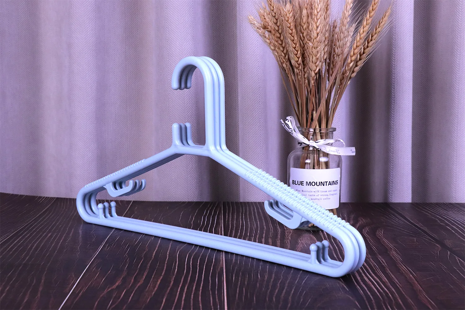 high toughness PP plastic everyday hanger