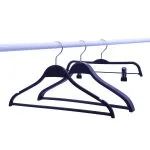 Cintres en plastique pour vêtements avec encoches pour épaules (vente en gros pour boutique)