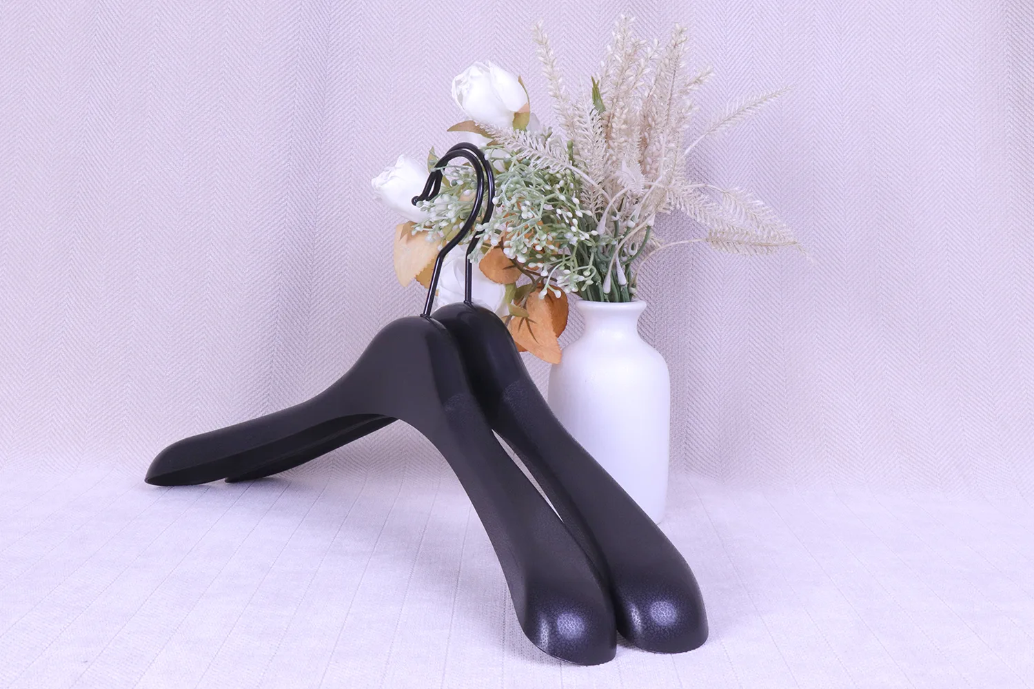 classic 39cm suit hanger front view