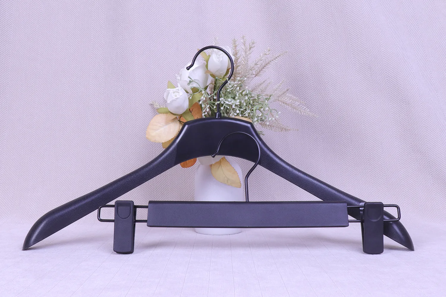 cintre en plastique noir de haute qualité 45,8 cm