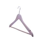 Coat hanger wooden hotel hanger with cross bars and clips - Imagen 5