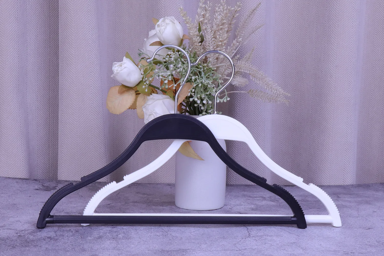 31cm Kinderkleiderbügel mit robuster Querstange