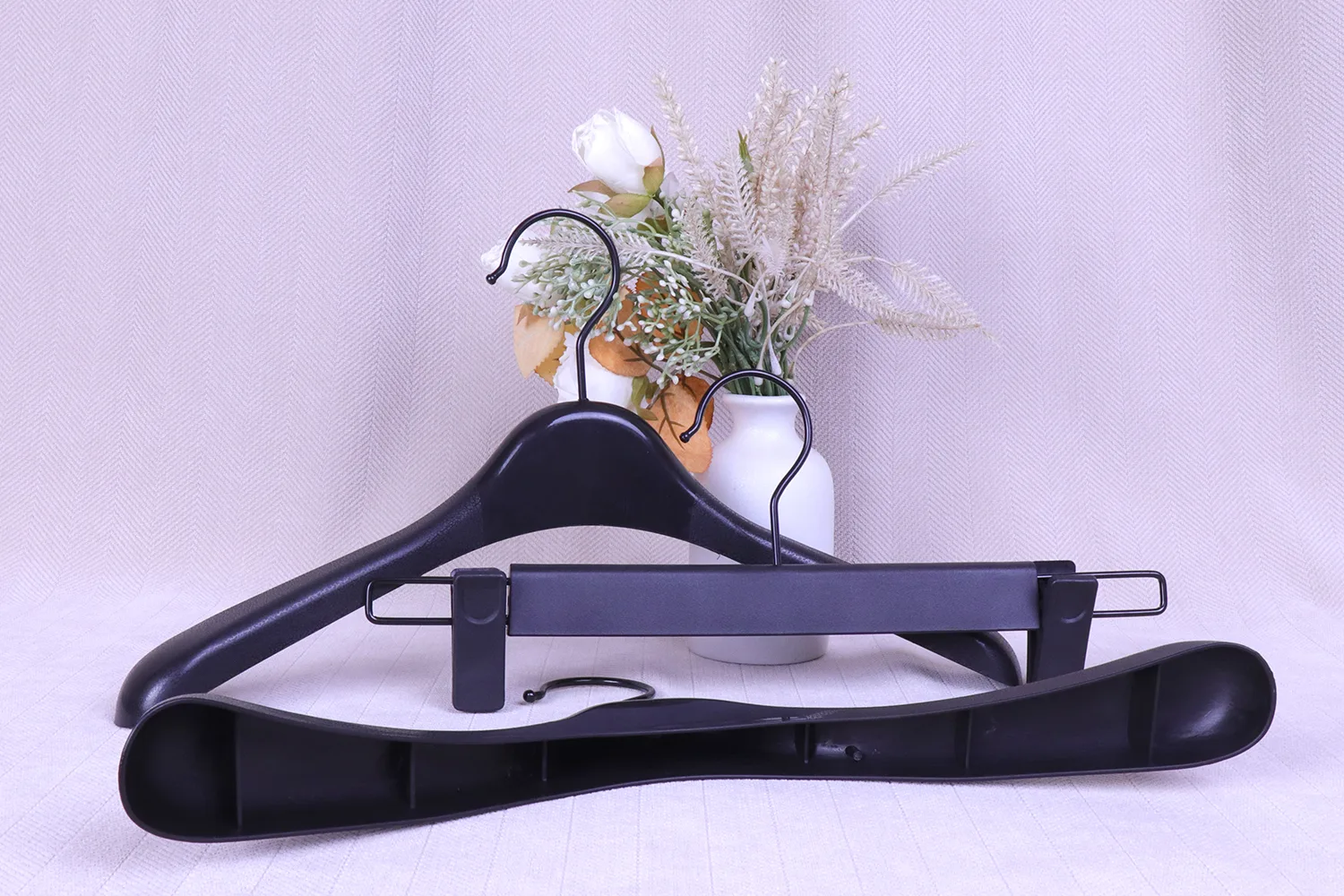 suit hanger with custom brand logo