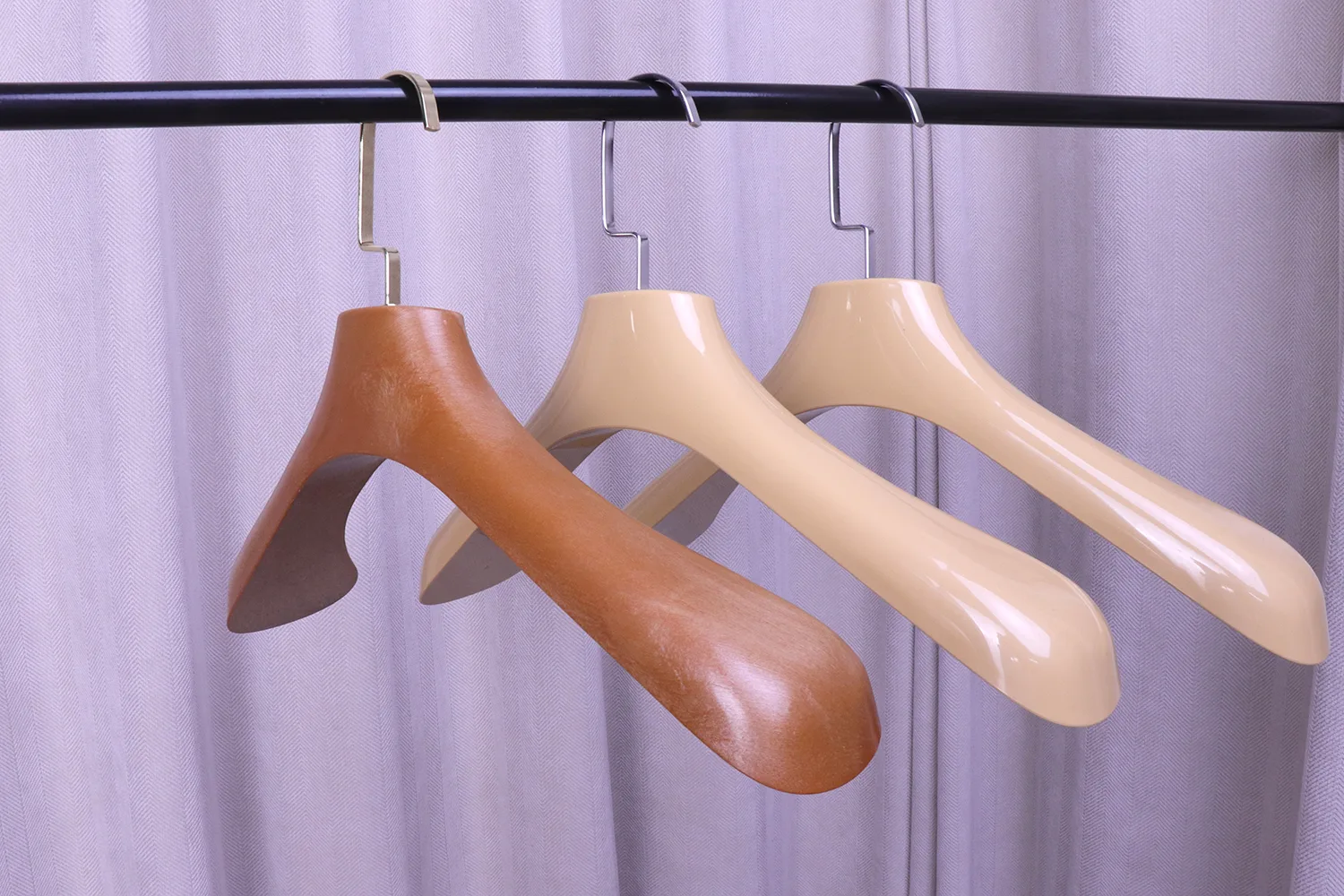 percha de hombro grueso blanca de alta calidad para vestidos de novia