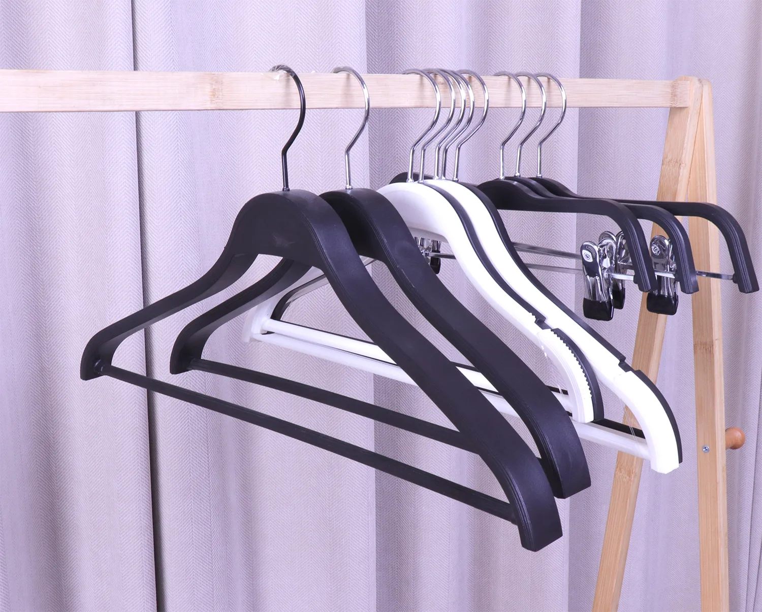 heavy duty hanger with sturdy trouser crossbar