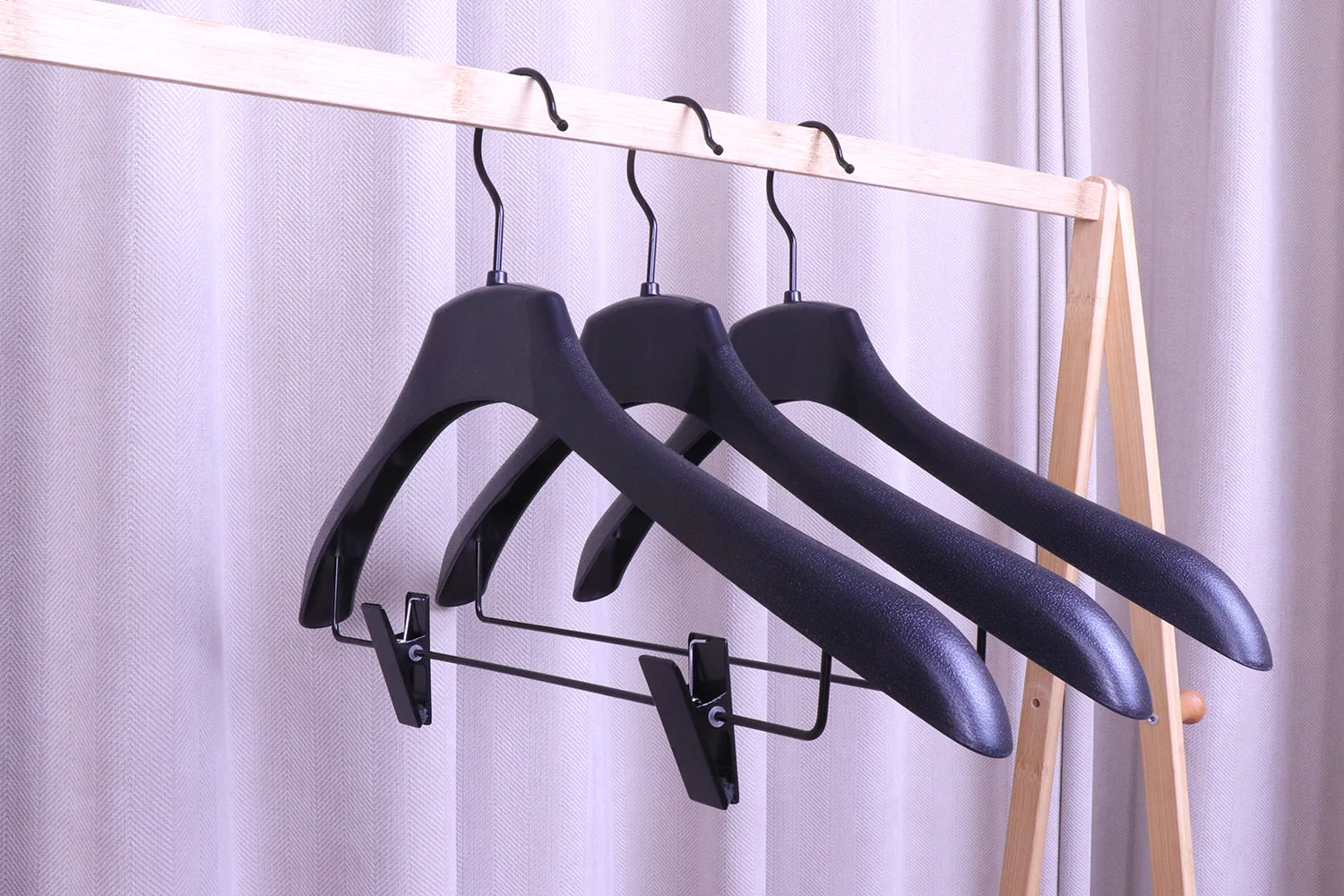 portant en plastique de 45,8 cm avec clips métalliques mobiles