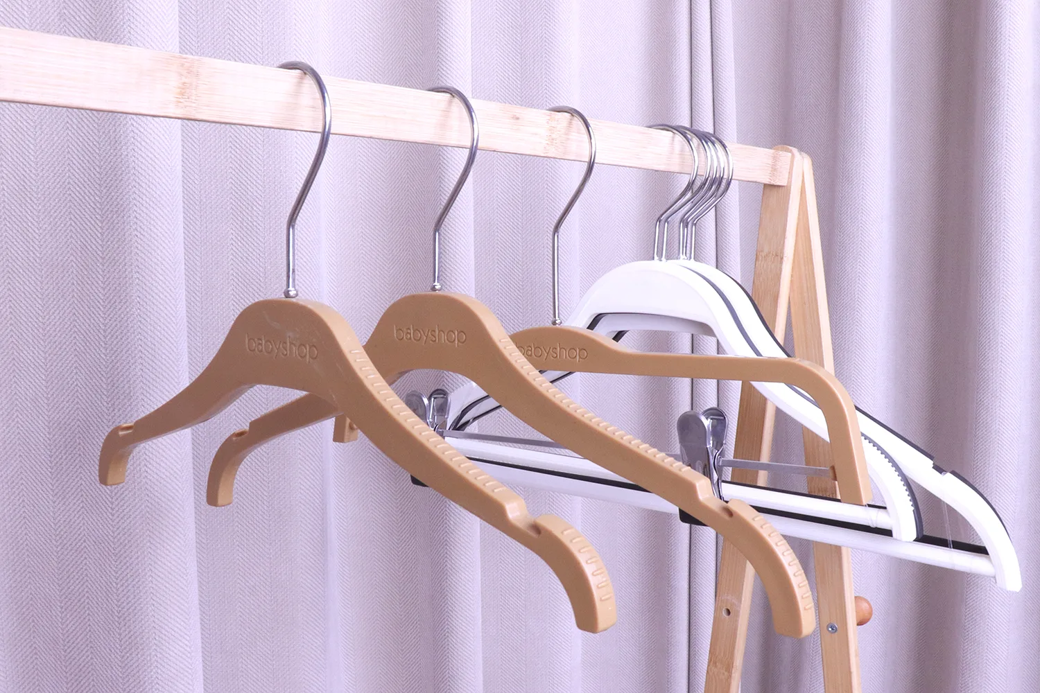 Schnellmode-Großhandel Kinderkleiderbügel im Aesthetic-Design