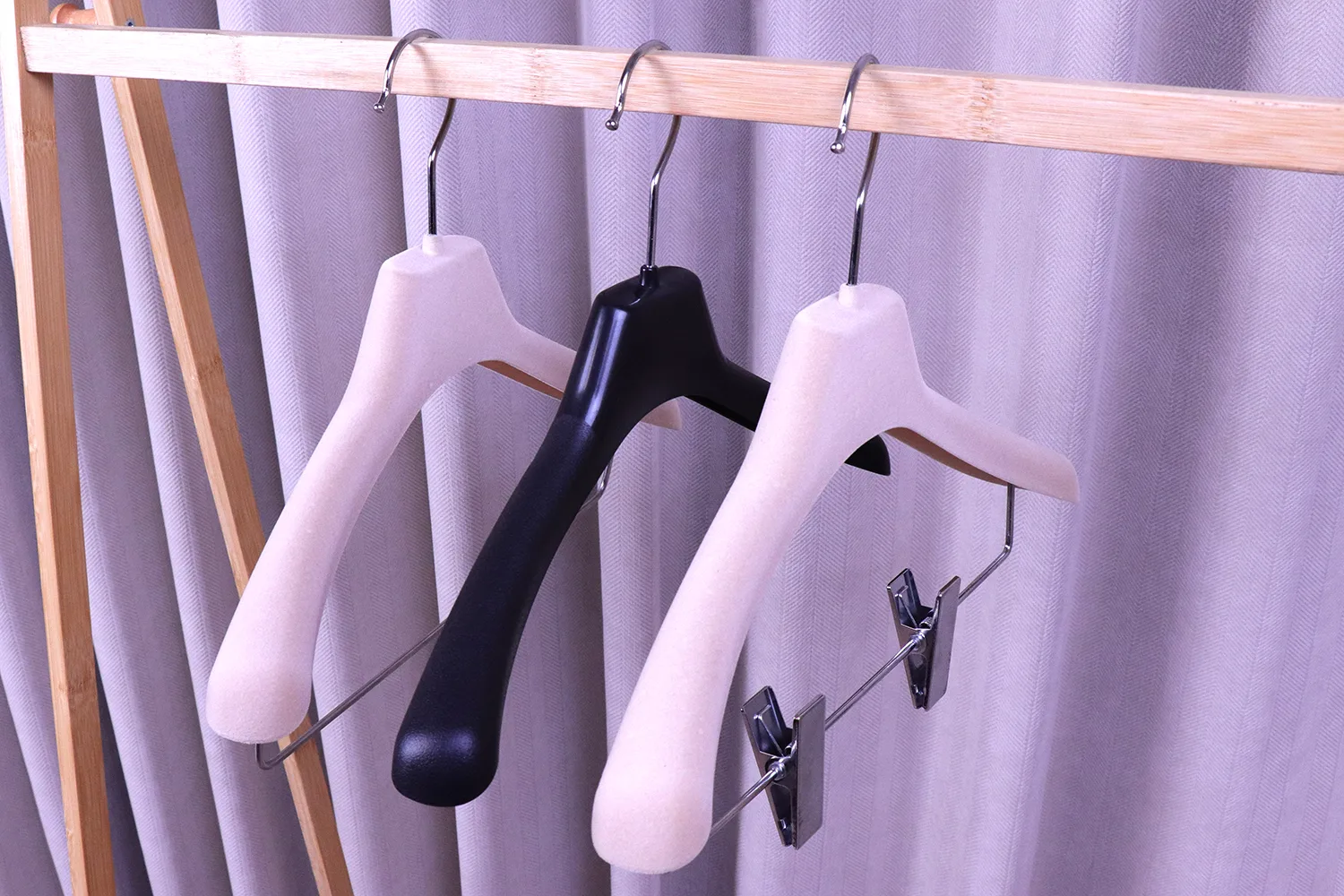 custom color velvet boutique display hangers bulk