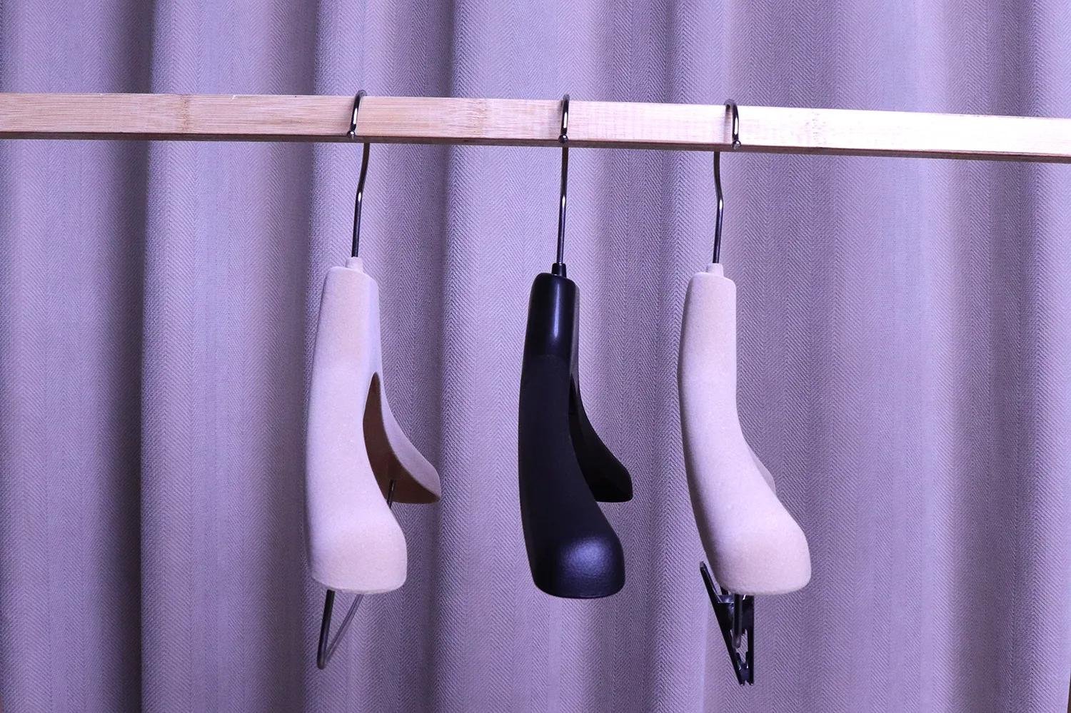 velvet hanger with optional metal crossbar and clips