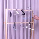 ⁦Heavy Duty Colorful Nonslip Pvc Coated Metal Pants Hangers Space Saving Blanket Hangers⁩ - الصورة ⁦3⁩