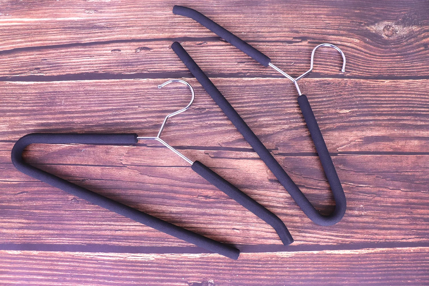 Custom metal clothes foam hangers with clips