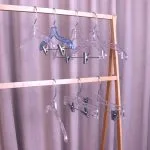 Perchas de plástico transparentes personalizadas con clips (mayor y para niños)