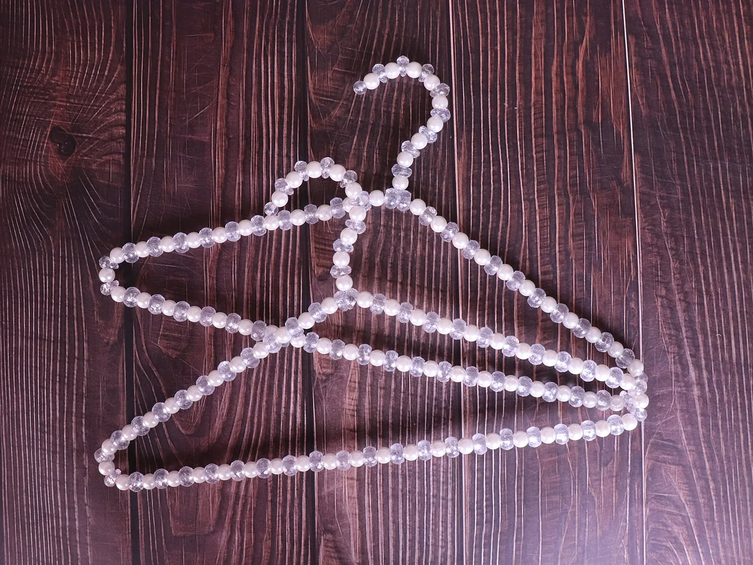 portants de mariée en perles perlées personnalisés avec des crochets métalliques durables