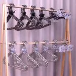 Eloxierte elegante Glamour große Perlenkette Hochzeitskleid-Hänger mit passendem Schleifenband