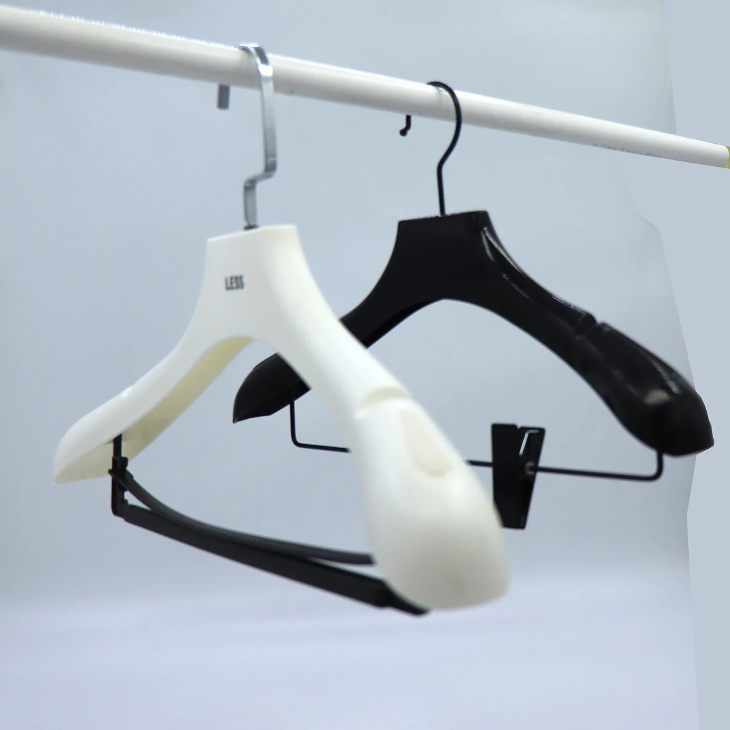 ergonomischer Kunststoff-Garderobenhalter für Männer und Frauen