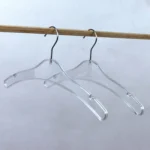 Perchas de plástico transparente antideslizantes al por mayor para camisas y vestidos